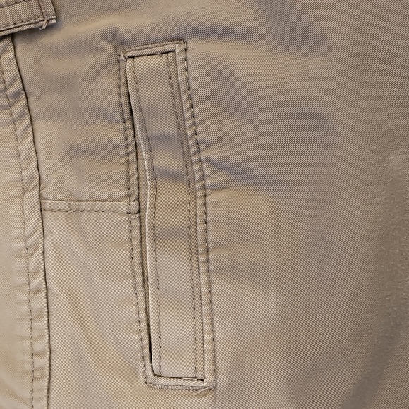 Old Navy Light Grey Low-Rise Women's Shorts - Picture 5 of 6